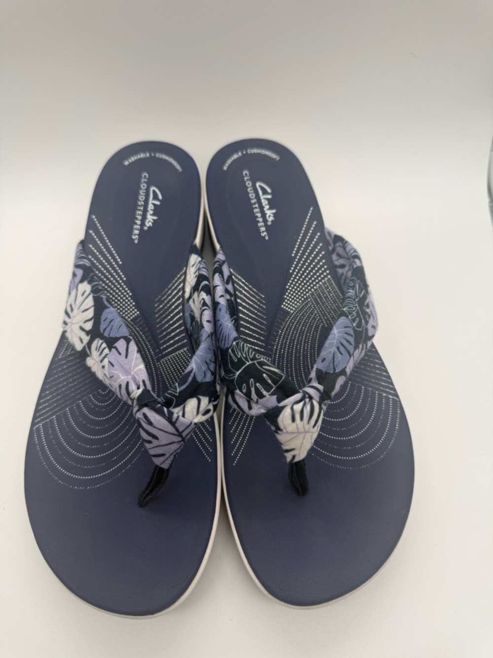 Clarks Navy Floral-Print Cloudsteppers Tropical Print Thong Sandals